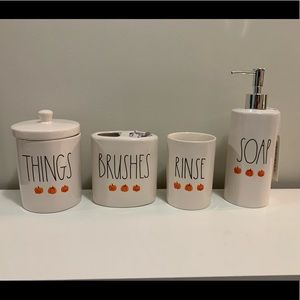 🇺🇸 Rae Dunn 4 piece pumpkin bathroom set